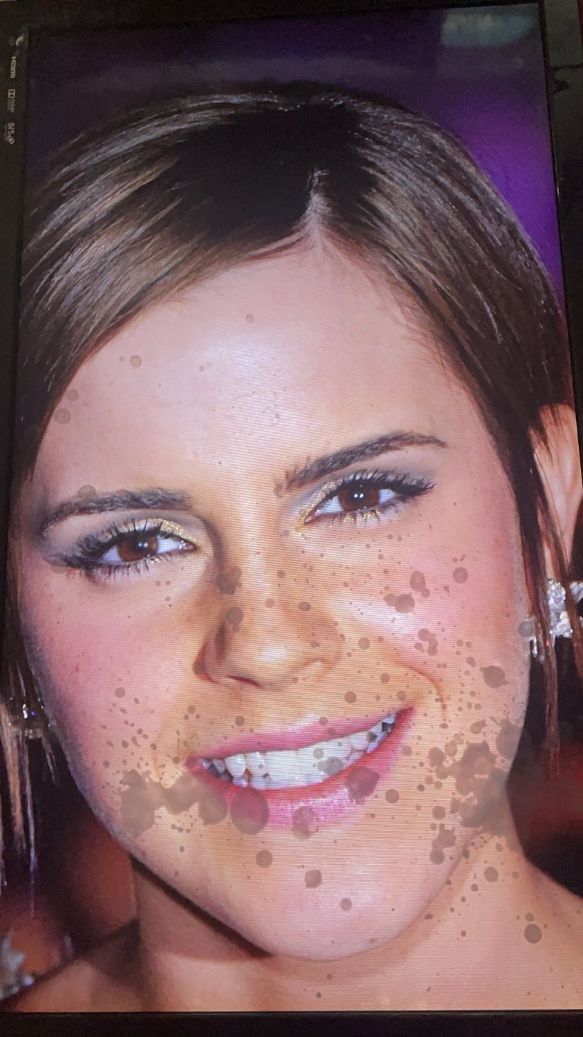 p9L88iHh Emma Watson Cumtribute 02.jpg